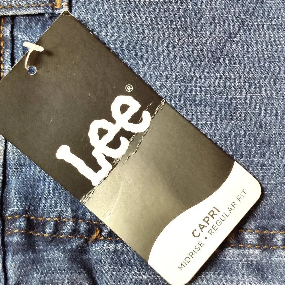 Lee Women’s Capri Jeans Size 22M Mid Rise Regular Fit Stretch Denim - Picture 10 of 12